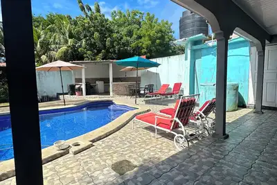 Image de Ocean Eyes Pool House- Charming 3-bedroom house with WiFi & Ac in Quizala