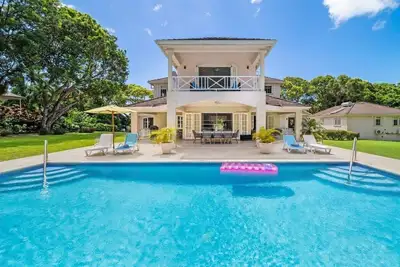Image de Mahogany RIse in St James by Personal Villas - Tranquil Atmosphere