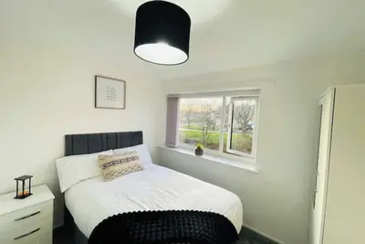 Image de 4 bed house in Wakefield - perfect for contractors