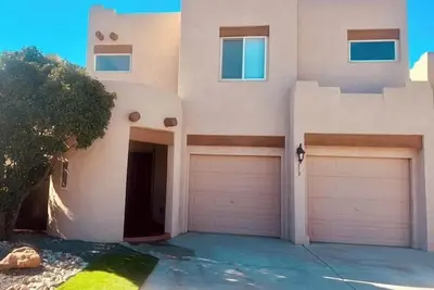 Image de Entire Home+Centrally Located+Near Hwy+Free Wifi+Pet Friendly+Putt Putt