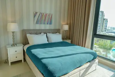 Image de Charming 2br apartment, beach access and pool view, ideal for extended stays.