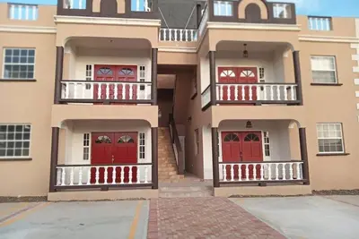 Apt #3 - Charming 2-bedroom apartment near beach-WiFi, Ac in Christ Church