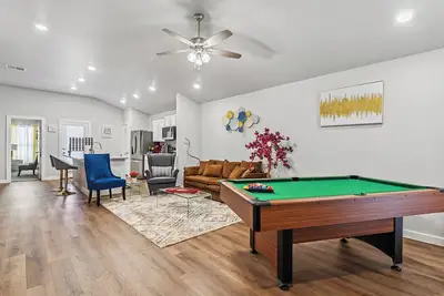 Image de Elegant & Spacious South Lubbock 3 Bed 2 Bath1 King 2 Queen Near Texas Tech