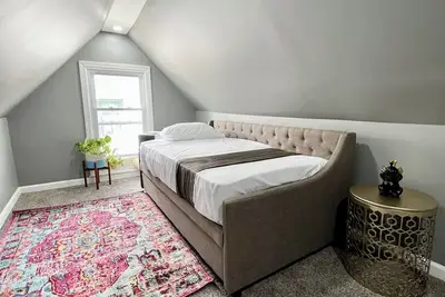 Image de Amazing Deal: Spacious 4-Bed, 2-Bath Duplex Apartment!