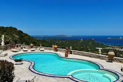 Image de Wake up to the sea! Exclusive lodge with swimming pool