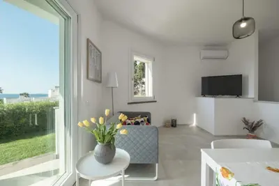 Image de Coral House: large garden, furnished patio, 2 double bedrooms and 2 bathrooms.