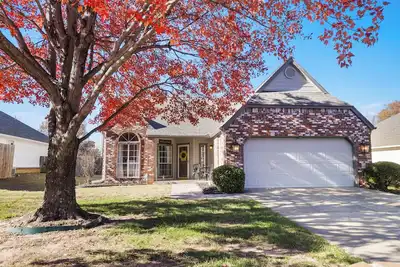 Image de Charming Re-Designed South Tulsa Retreat