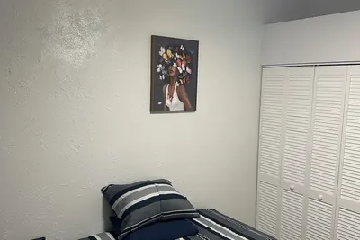 Image de Are you looking for a cozy room to rent in a prime location? Look no further!