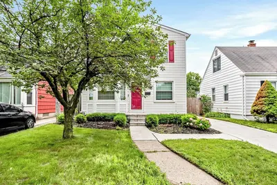 Image de Elegant 4br/3ba Home in Royal Oak- Super fast WiFi-5min to Downtown & Zoo