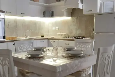 Carlotta House, Comfortable, Cozy, Close To The Sea
