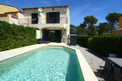 Image de Maison proche LEstartit avec Piscine