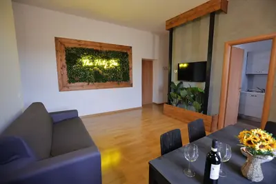 Image de Apartment with 2 Bedrooms - 2 Bathrooms - Large Living Room - San Pietro Station