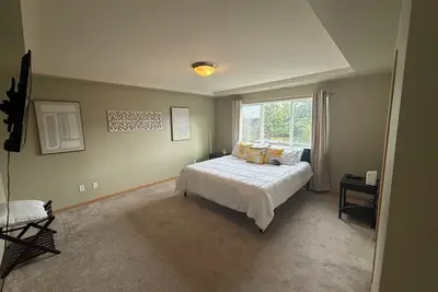 Image de 4bd 2. 5 ba\/4King Beds\/ W\/D\/  Fenced Yard\/ 24hr Security