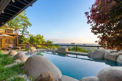 Image de Private resort on Paris Mtn w/ pool, hot tub+more
