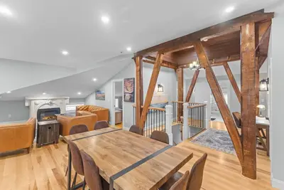 Image de Unique Top-Floor Apt in Btv
