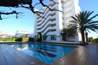 Image de Appartement près de la Plage avec Piscine
