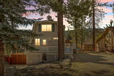 Image de High Score Hideaway + Hot Tub + Game Room +Firepit