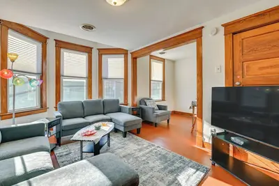 Image de Walk to Washington Park: Remote Work-Ready Apt!