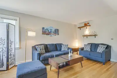 Image de Home w\/ Fenced Yard: 13 Mi to Downtown Chicago!