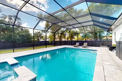 Image de Luxurious home with modern interior with wifi and beautiful pool