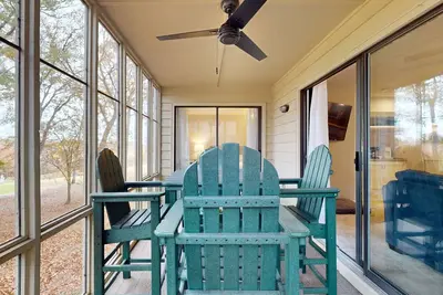 Image de Sea Trail condo with golf course views, close to Sunset Beach, and pet-friendly
