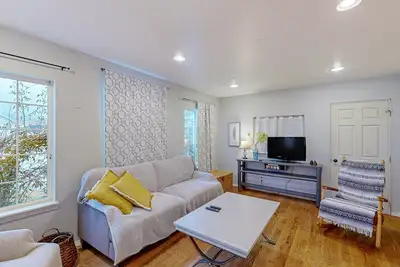 Image de Charming cottage, walking distance to Flathead Lake with WiFi, washer/dryer