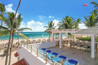 Image de 5br Beachfront Condo +Bonus in welcoming Punta Cana with WiFi, Ac