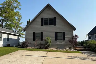 Image de Charming 4-bedroom lakefront cottage in Lake City on beautiful Lake Missaukee