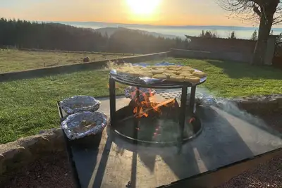 Image de Le Pas Sans Peine\nMaison de campagne 14 couchages\nAvec extérieur et belle vue.