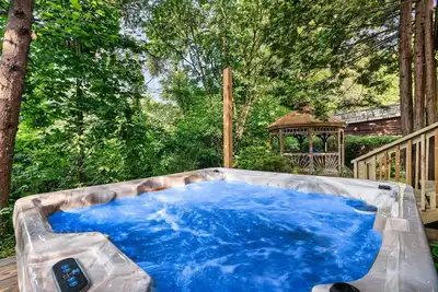 Image de Free Dollywood Tix+Pool Open Until Oct 3rd+Arcade