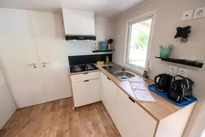 Image de Mobil-home Premium Trendy 33m² proximité rivière- 3 chambres + terrasse couverte - 6 personnes