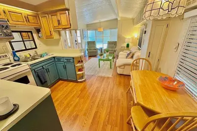 Image de Charming 2-bedroom, 2-bathroom home is located on Nettles Island
