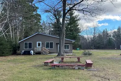 Image de Spacious 3-Bedroom Cabin on Beautiful Blueberry Lake