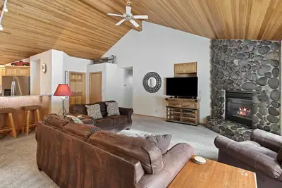 Image de Amazing Location Nestled Close to Everything, Hot Tub, Bikes, A/C, Sharc, Pickleball