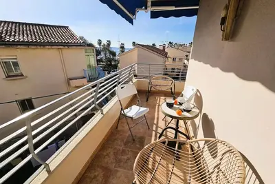 Image de Schöne Wohnung mit Balkon 300m vom Strand, Klimaanlage, Internet. . .