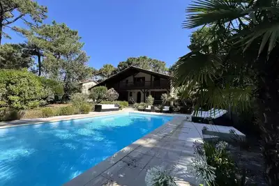 Image de 009 - Magnifique villa avec piscine dans quartier résidentiel