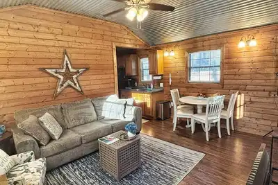 Image de Charming 2-bedroom cabin in historic Montgomery with WiFi, Ac
