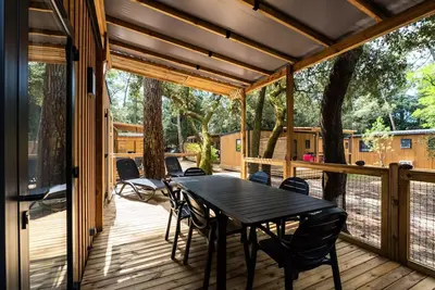 Image de Mobil-Home Premium 34 m2 - 3 Schlafzimmer - halb überdachte Terrasse - Tv + Clim + Bettwäsche + Handtücher 6 Personen
