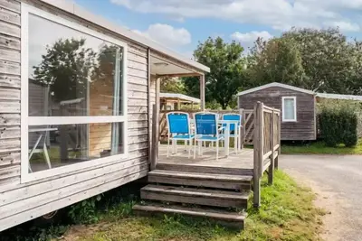 Image de Mobil-home Premium 32m² - 3 chambres + Tv + lave-vaisselle + Terrasse + draps + serviettes 6 personnes