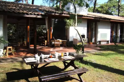 Image de 102 Hortensias - Grande Villa atypique de plain-pied avec jardin