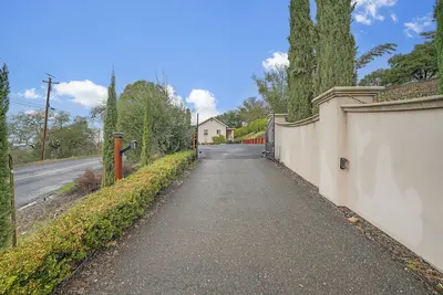 Image de Vineyard Oasis: Luxury Home in the Heart of Sonoma.