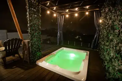Cabaña con Jacuzzi y parqueo privado