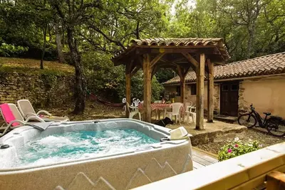Image de Gîte Roussillon 2 Pièces 2 Personnes + Tv + Spa Privatif