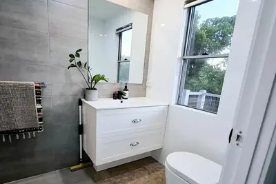 Image de Relax in this Modern Granny Flat in Pacific Pines\n15 Minutes to the Themeparks.
