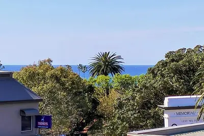 Image de Palm Terrace Kiama-Alfresco dine on huge terrace. \nWalk to cafes, bars and shops.