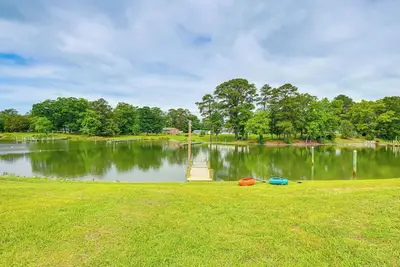 Image de Riverfront Virginia Home - Dock, Fire Pit & Kayaks