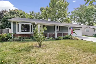 Image de Peaceful Cozy Home with Well Equipped Kitchen, WiFi, & King Bed in St Charles