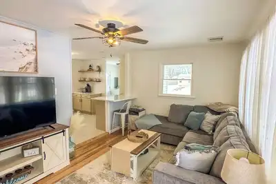 Image de Bayside, Cozy, Updated 2br 1. 5b, Lg deck/priv yd, Outdoor dining, Bikes Incl