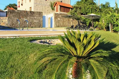 Image de Maison de vacances 'Casa Das Cortes Em Melgaço' avec vue sur la montagne, piscine privée et Wi-Fi