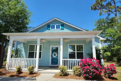 Image de Charming 3-Br 1 story house in Oak Island with scenic walkways to the beach